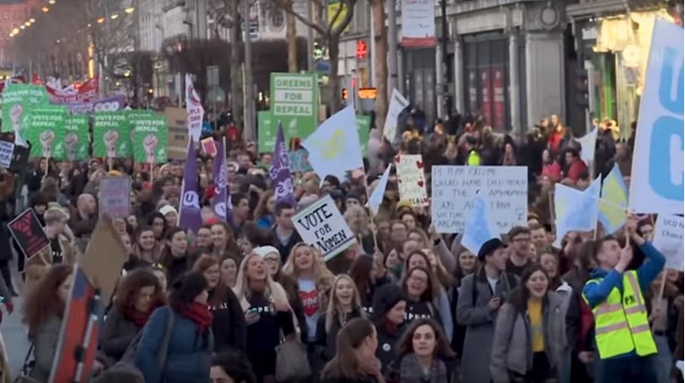 Irska u petak na referendumu odlučuje o pobačaju