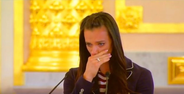 VIDEO Isinbajeva se rasplakala pred Putinom