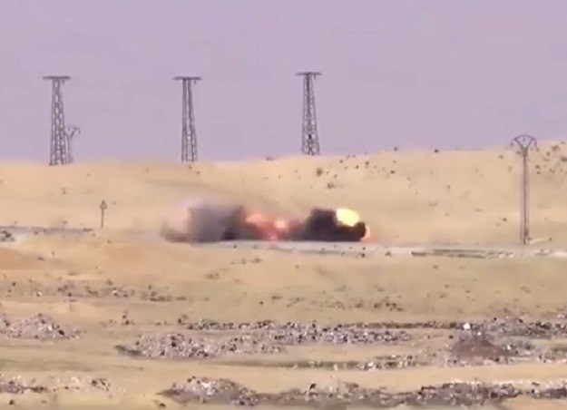 VIDEO Specijalci zapadnih zemalja raznijeli ISIS-ov automobil bombu u komade