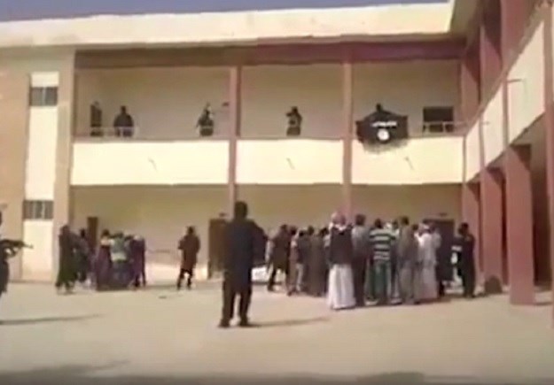 Stravična snimka: ISIS-ovci djevojke nasilno odvlače od obitelji da im postanu seksualne robinje