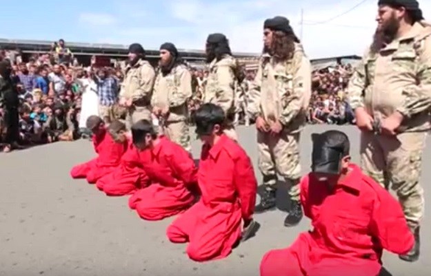 ISIS pogubio 284 muškarca pa leševe koristili kao štit?