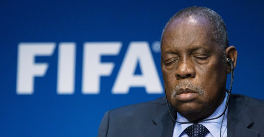 Video dana: Pola FIFA-e u zatvoru, a predsjednik na važnom sastanku - spava!