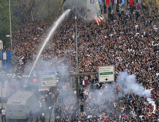 Veliki neredi na otvaranju: Bilićev bivši klub pobjedom otvorio novi stadion