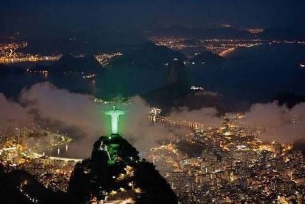 SVIJET SVIJETLI U BOJI BRAZILSKIH HEROJA Zelene se Isus, Eiffel i Wembley