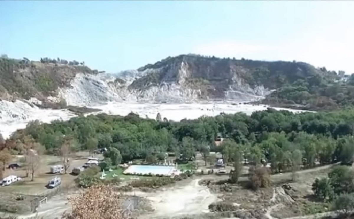 VIDEO Dan žalosti u Italiji: Obitelj poginula nakon pada u vulkanski krater