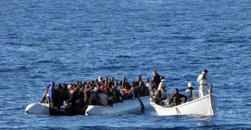 Uočio ih talijanski zrakoplov: U Sredozemnom moru spašeno 300 imigranata