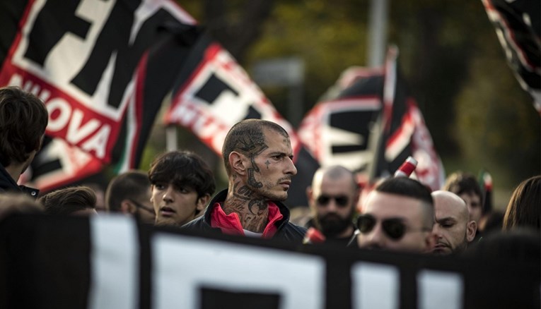 VIDEO Neofašisti marširali Rimom, protudemonstracije nisu bile dozvoljene