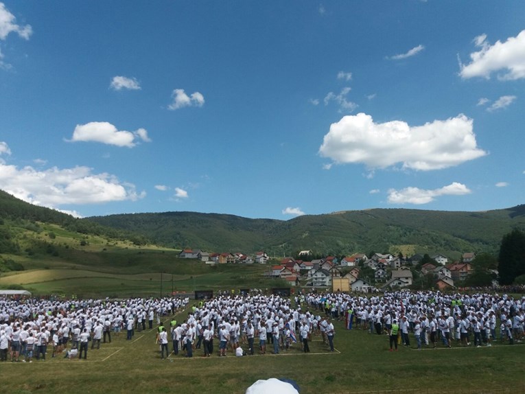 VIDEO Na Kupresu oboren Guinnessov rekord: Na jednom mjestu se okupilo 2325 Ivana