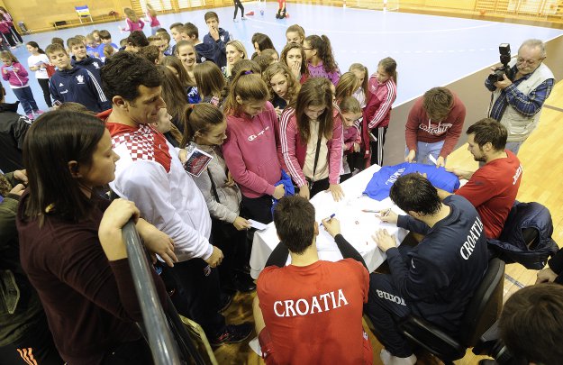 Hrvatski rukometaši u Ivanić-Gradu se družili s navijačima