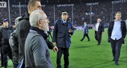 ATENA U PANICI Gazda PAOK-a, koji je s pištoljem upao na teren, zvao Grobare u pomoć za finale Kupa