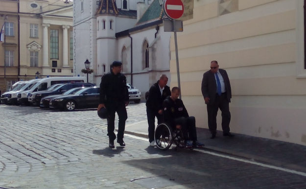 Karamarko tvrdi da nema veze s šatorašima, a HDZ-ovci im pomažu gdje god stignu