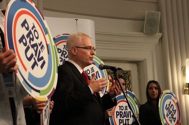 Josipović poslao pismo javnosti u kojemu je i HDZ i SDP nazvao bahatim političkim elitama