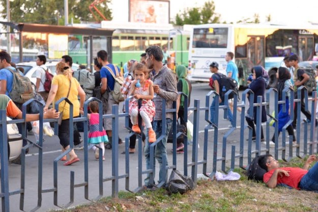 Tužna lica Sirije na beogradskoj autobusnoj stanici