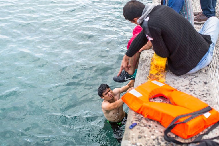 Talijanska obalna straža nije pomogla izbjegličkom brodu koji je tonuo