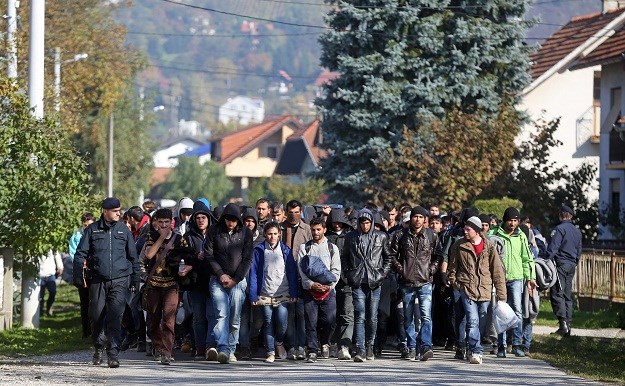 Broj izbjeglica koje su ušle u Hrvatsku prešao 300 tisuća: Od utorka stižu u Slavonski Brod