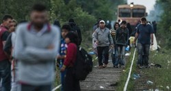 Kolona od najmanje 1.500 izbjeglica pješači iz Subotice prema Mađarskoj