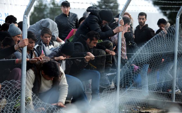 Makedonija uvela pojačane mjere ulaska migranata, a u Grčku iz Turske svakodnevno pristižu novi