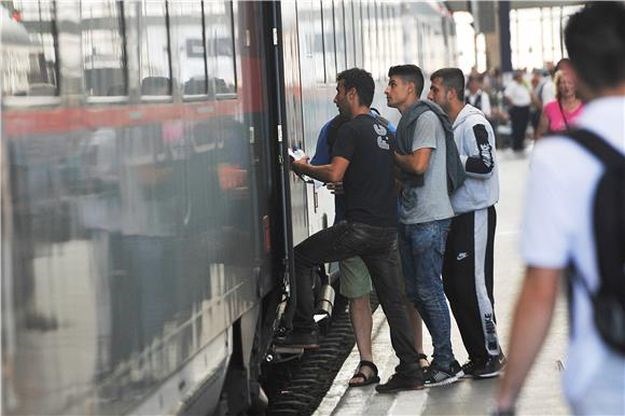 Vlak iz Budimpešte s oko 400 izbjeglica stigao u Bavarsku