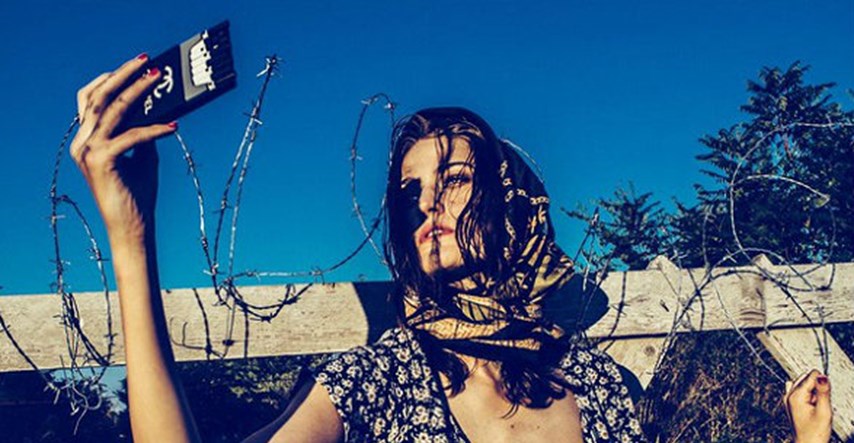 "Izbjeglički šik": Mađarski fotograf na udaru javnosti zbog pretvaranja manekenki u izbjeglice