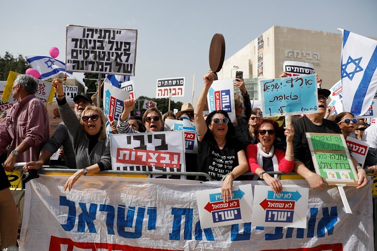 Tisuće Izraelaca traže ostavku premijera