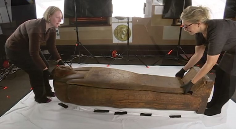 Iznenadili se kad su otvorili mrtvački sanduk star 2500 godina: "Mislili smo da je prazan"