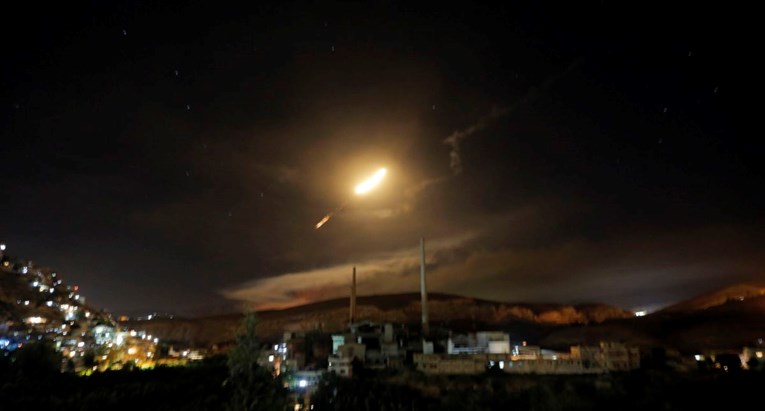 Veliki napad Izraela na Siriju, raketirali iranske snage. Putin odmah reagirao