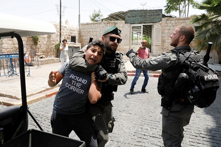 Izrael zatvara ured Al Jazeere: "Oni potiču nasilje"