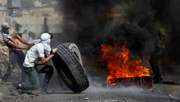 Izraelski policajci upali na fakultet odakle su ih palestinski studenti gađali kamenjem