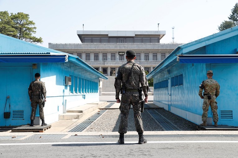 Dvojica građana Sjeverne Koreje prebjegla u Južnu, jedan je vojni časnik
