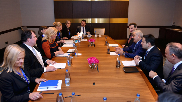 FOTO Što Jakov radi s Kolindom na sastanku o energetskoj politici u Azerbajdžanu?