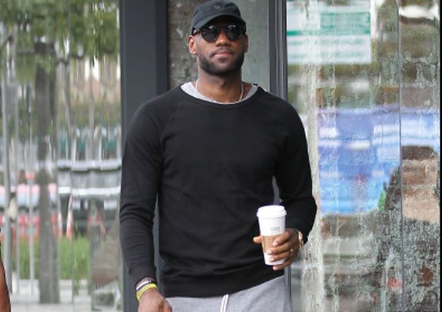 Izveo ga je u šetnju: LeBron James obukao tijesne hlače i svima pokazao čime se ponosi