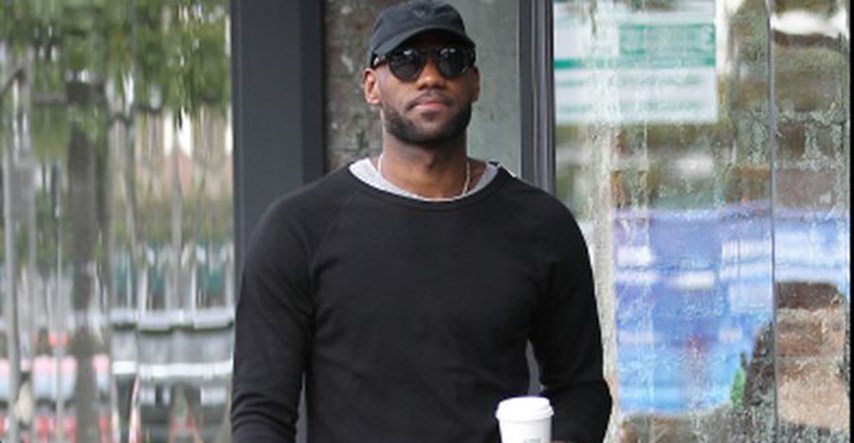 Izveo ga je u šetnju: LeBron James obukao tijesne hlače i svima pokazao čime se ponosi