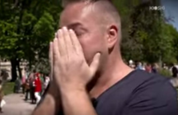 Muškarac zaražen HIV-om stavio prolaznike na kušnju: Njihove reakcije su ga rasplakale