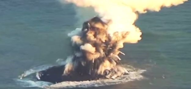 Nevjerojatne snimke: Vulkan eruptira godinu dana i stvara novi otok