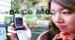 Japanci preklopne mobitele kupuju češće od smartfona