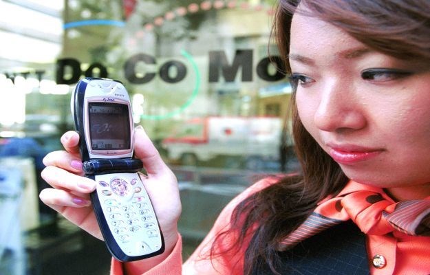 Japanci preklopne mobitele kupuju češće od smartfona