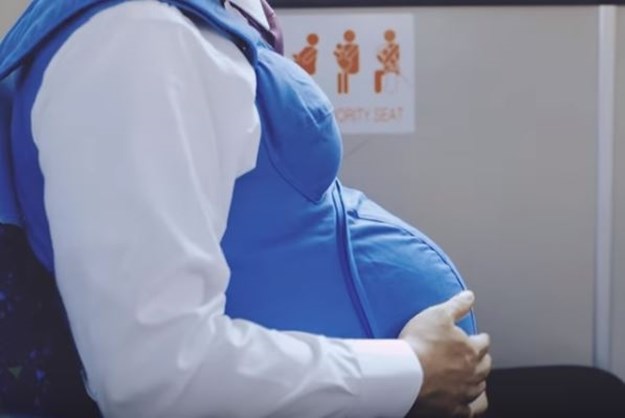 VIDEO Hit na internetu: Poznati političari u trudničkim kostimima obavljaju kućanske poslove