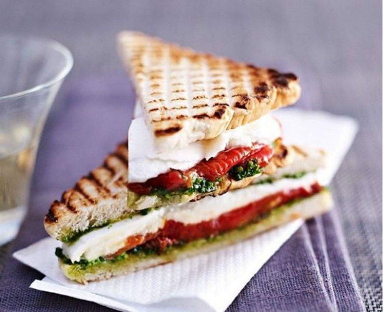 Kako drastično srezati kalorije iz omiljenog sendviča