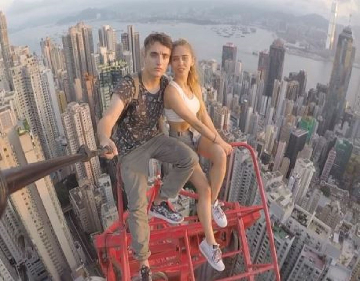 VIDEO Bit će vam dosta interneta za danas kad vidite gdje se seksi Ruskinja penje za savršeni selfie