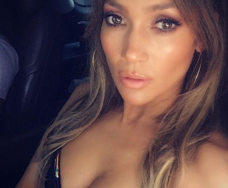 VIDEO Kakva figura: Golišava Jennifer Lopez reklamira seksi štikle