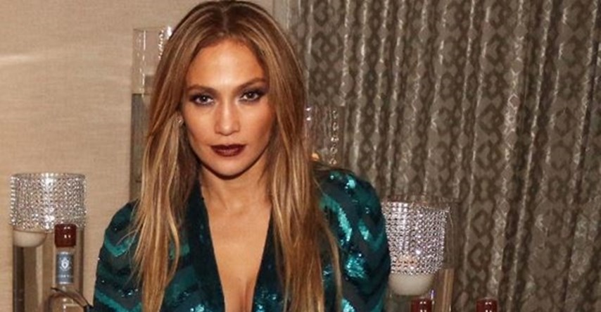 VIDEO Seksi ples Jennifer Lopez u preuskoj suknji zapalio društvene mreže