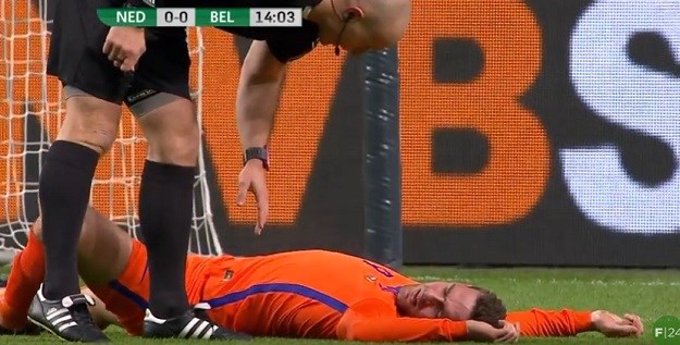 VIDEO Nizozemac završio u bolnici i ostao bez pamćenja nakon što ga je slomio belgijski vratar