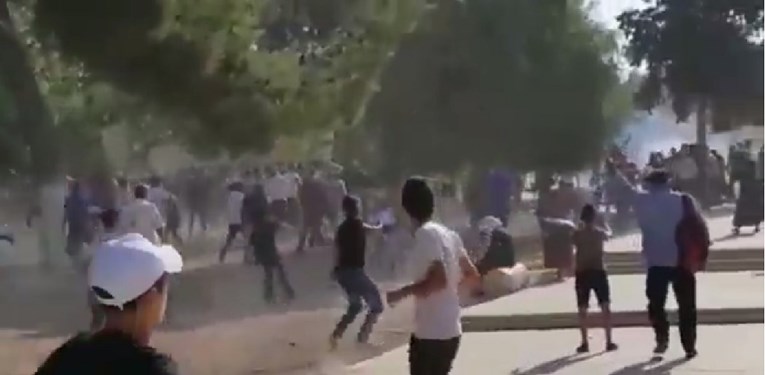UZNEMIRUJUĆE SNIMKE Policija u Jeruzalemu brutalno napadala vjernike, najmanje 113 ozlijeđenih