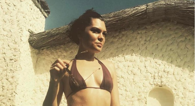 FOTO Bikini joj nije mogao biti manji: Jessie J objavila seksi fotke s odmora