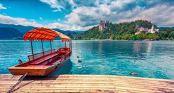 Pijani vozač turističke brodice na Bledu skoro potopio ruske i talijanske turiste