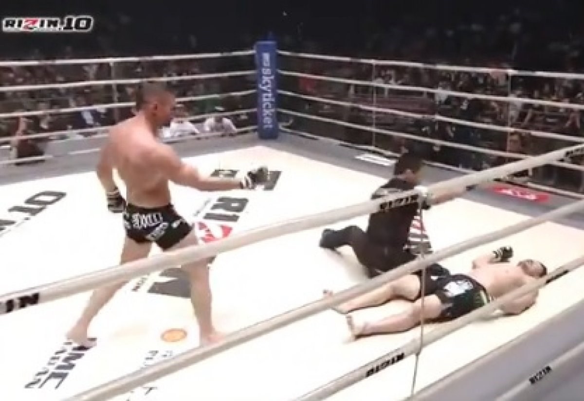 VIDEO Nokautirao suparnika pa sramotnim potezom šokirao publiku: "Ne znam zašto sam to napravio"