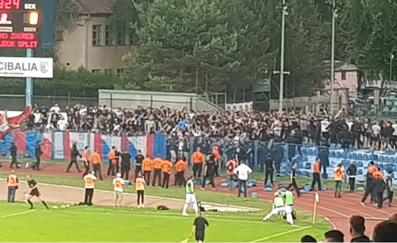 VIDEO Tučnjava Torcide i policije na finalu Kupa