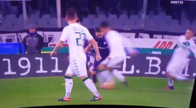 Kako je ovo uspio? Hrvat genijalnim driblingom izbezumio suparnike i zadivio sve na stadionu