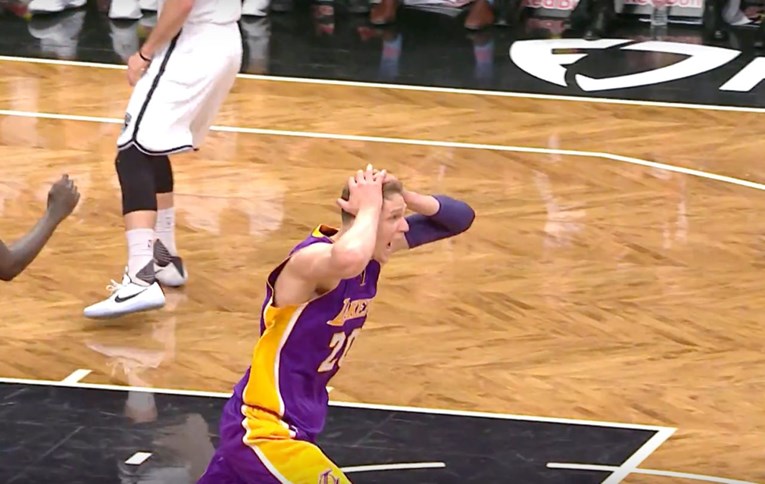 Čak su se i igrači hvatali za glavu: Je li ovo zakucavanje godine u NBA ligi?