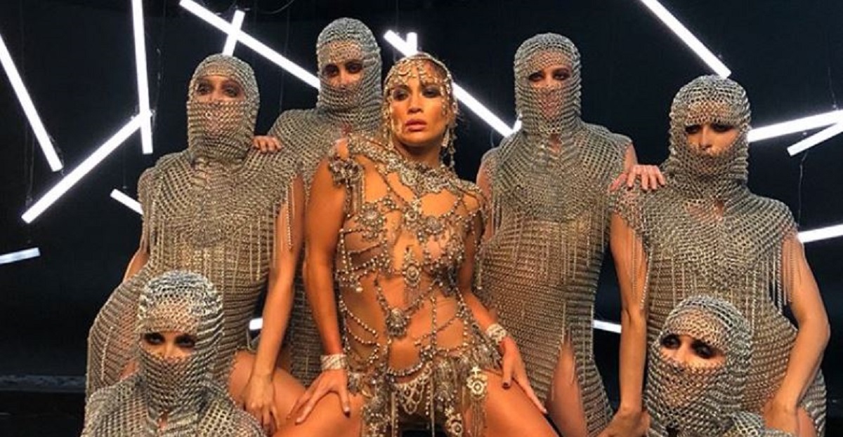 Jennifer Lopez prekrivena lancima bacila fanove u delirij: "Tebe je grijeh i gledati"
